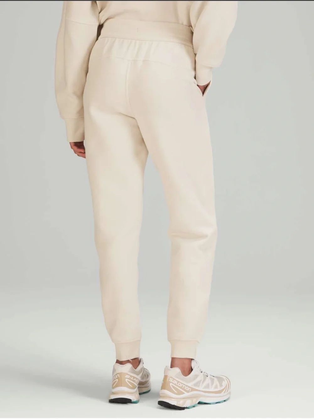 Lululemon Scuba High-Rise Jogger Fleece 28"
White Opal Size 10 Off White Sweats